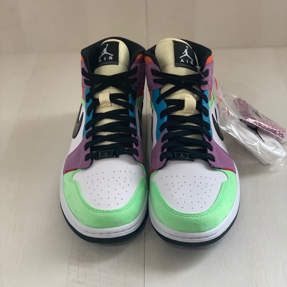 ❌SOLD❌Jordan 1 Mid Multi color - Picture 2 of 6